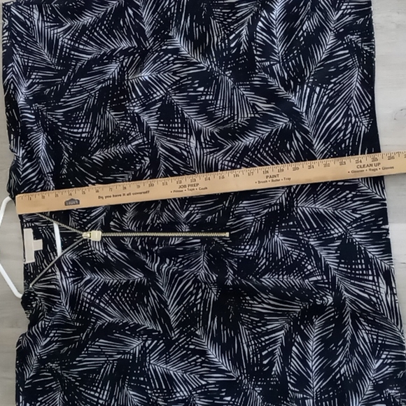 Michael kors black and grey palm leaf design blouse size L/XL - Picture 6 of 7